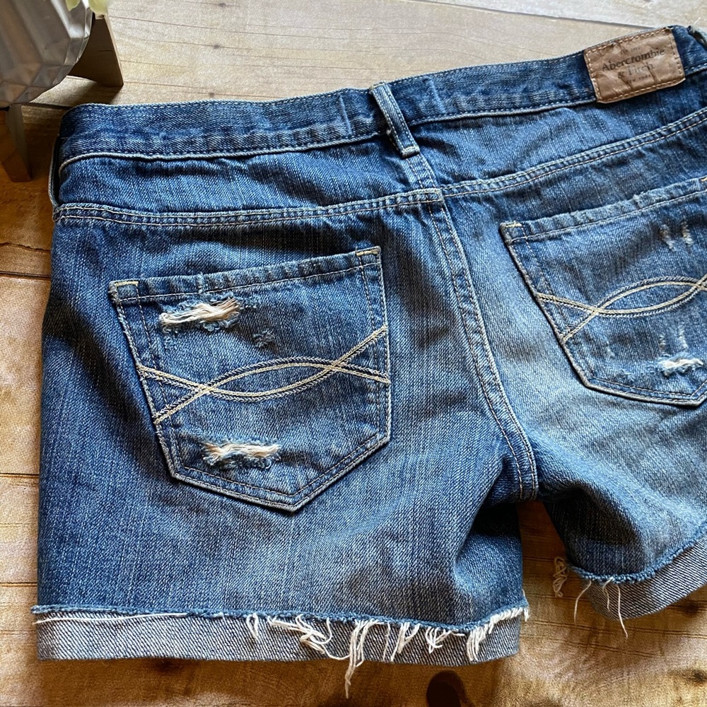 ✨Abercrombie & Fitch distressed shorts✨ - Picture 4 of 13